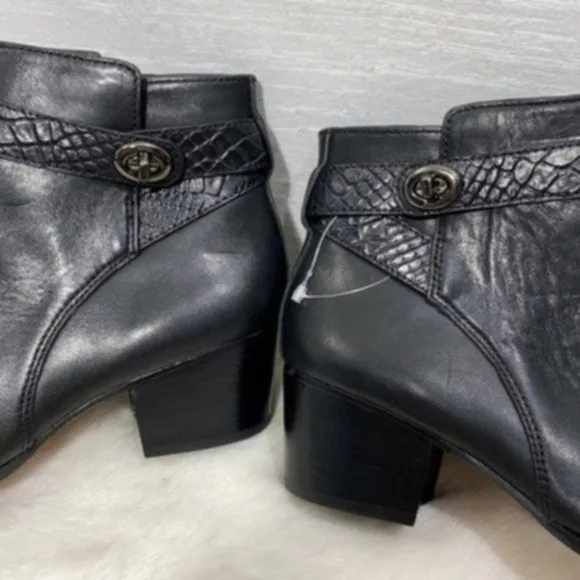 Coach Women's Patricia Black Leather Ankle Booties Block Heel Boots size 6.5B