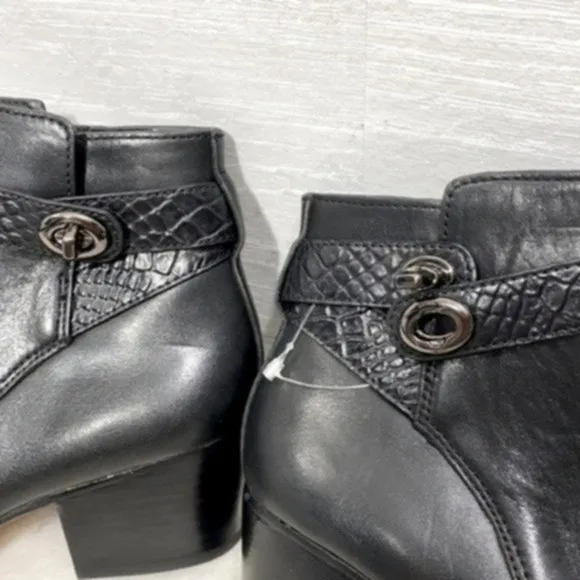Coach Women's Patricia Black Leather Ankle Booties Block Heel Boots size 6.5B
