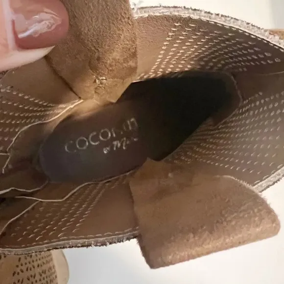 COCONUT by MATISSE Back Road Perforated Western Ankle Boots size 8.5