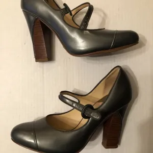 Cole Haan women's leather high heel shoes  size: 8B   heel height: 4&quot;