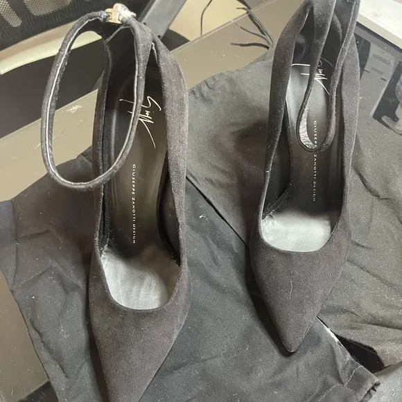 COPY - black heels . Made in ITALY  Giusseppe Zanotti .