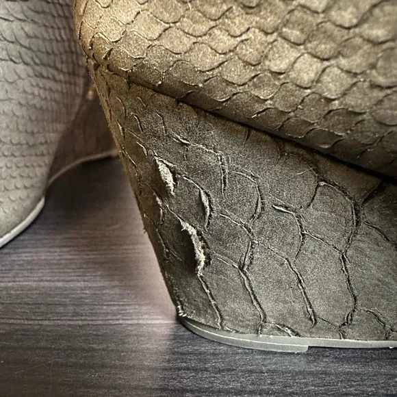 Cordani Snake Skin Textured Leather Wedge Ankle Boots Womens Sz 38