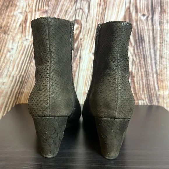 Cordani Snake Skin Textured Leather Wedge Ankle Boots Womens Sz 38