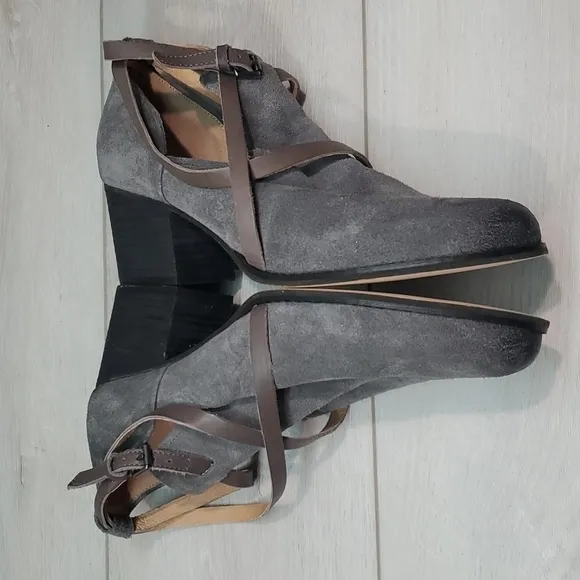 Corso Como Womens Hanna Ankle Suede Strappy Boots Heels shoes sz 9M