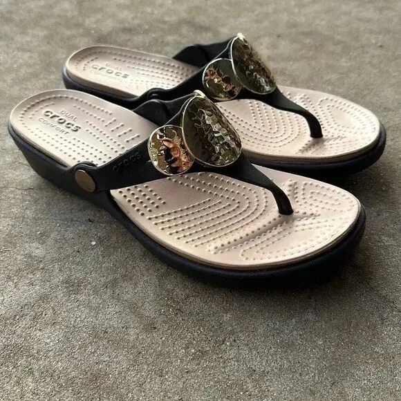 Crocs Sanrah Hammered Circle Wedge Sandals Espresso/Gold Women’s Size 7