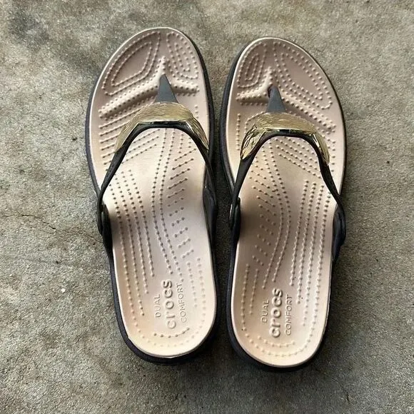Crocs Sanrah Hammered Circle Wedge Sandals Espresso/Gold Women’s Size 7