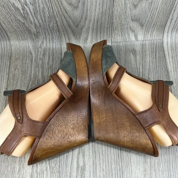 Cynthia Vincent Jemma Sandal with Wood Wedge
