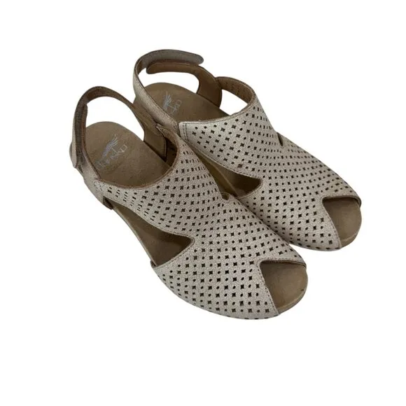 Dansko Beige Leather Perforated Slingback Sandals Wood-Look Block Heel SZ 36