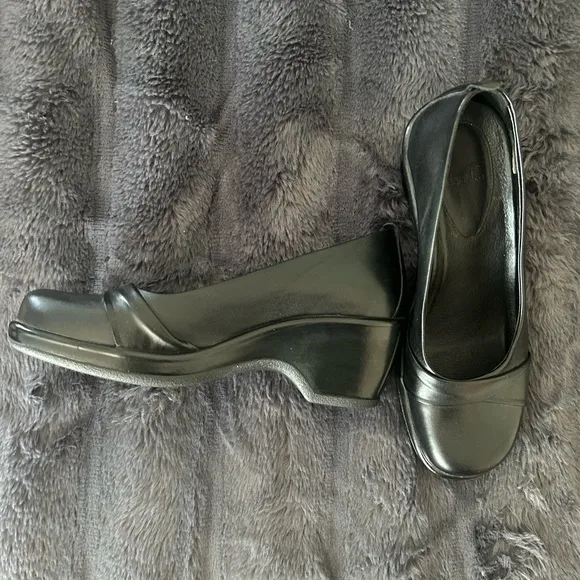 Dansko Black Leather Heels Size 38