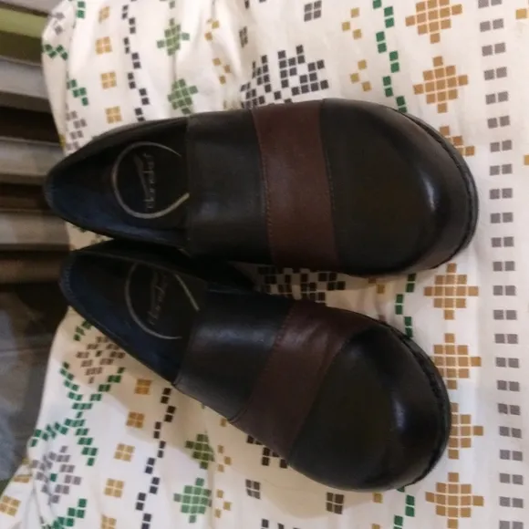 Dansko clog style black and brown shoes Sz European 39