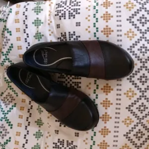 Dansko clog style black and brown shoes Sz European 39