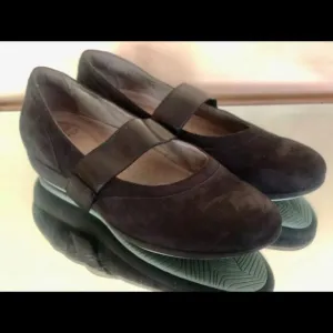 Dansko Kendra BLK Suede MJ Low Wedge Shoes WMS 39M