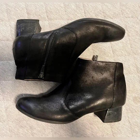 DANSKO Sz 40 Black Nubuck Leather Boots 1.5 inch block heel Original $209