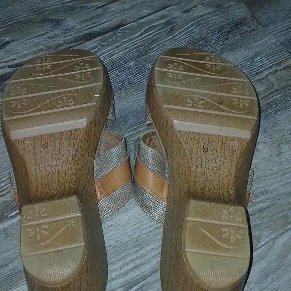 Dansko tan leather wedge sandals  Sz 39  EUC worn once