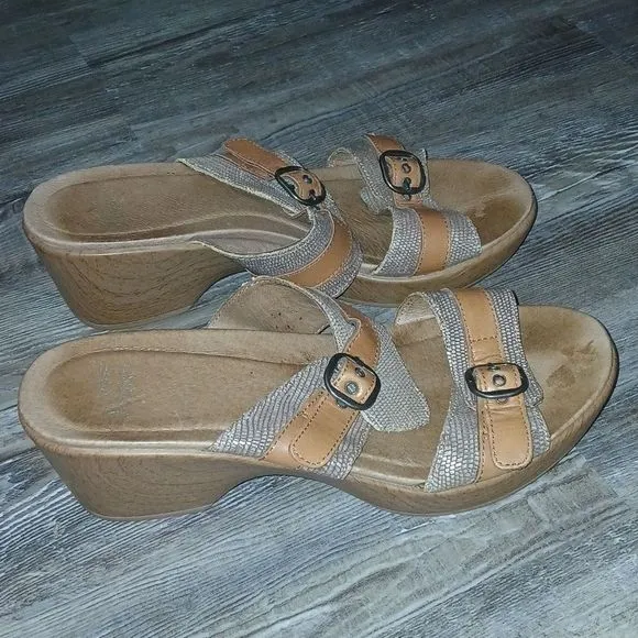 Dansko tan leather wedge sandals  Sz 39  EUC worn once