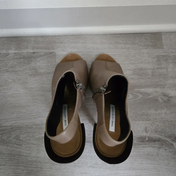 Diane Von Furstenberg DVF Leather Peep Toe Slingback Sandals Booties
