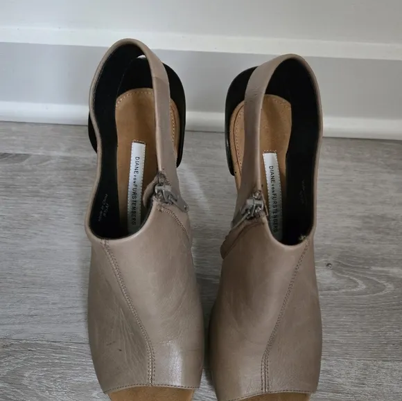 Diane Von Furstenberg DVF Leather Peep Toe Slingback Sandals Booties