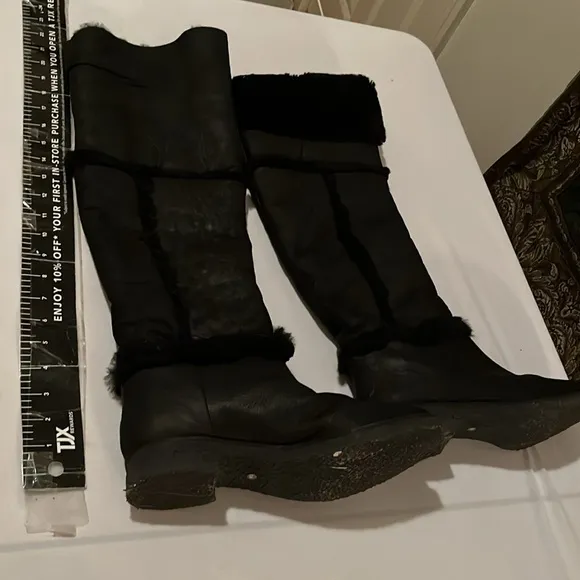 Diane Von Furstenberg size 10 black leather shearling lined over the knee boots