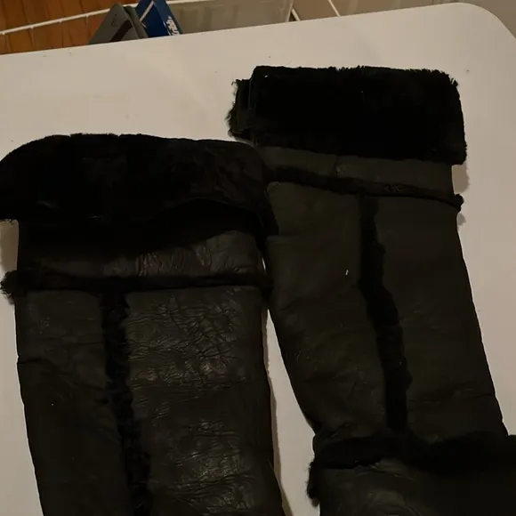 Diane Von Furstenberg size 10 black leather shearling lined over the knee boots