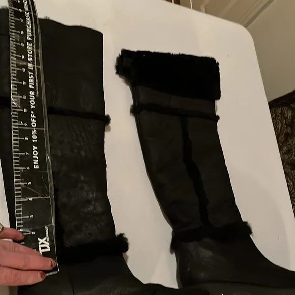 Diane Von Furstenberg size 10 black leather shearling lined over the knee boots