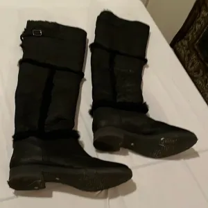 Diane Von Furstenberg size 10 black leather shearling lined over the knee boots