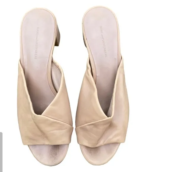 Diane Von Furstenburg Cream Leather Slide On Block Heel Sandals 8.5