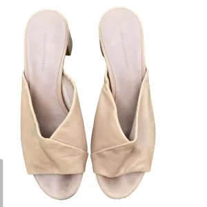 Diane Von Furstenburg Cream Leather Slide On Block Heel Sandals 8.5