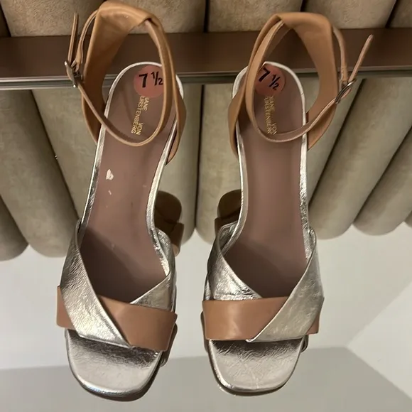 Diane Von Fustenberg sandals new