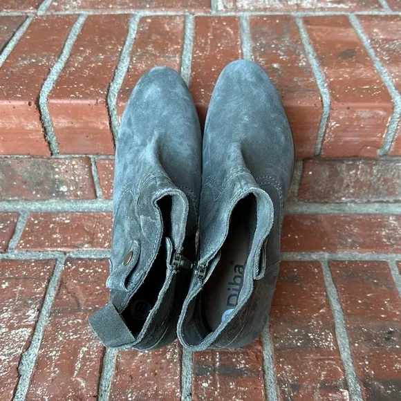 Diba Sophia Grey Suede Ankle Bootie Boots Women's Size 10
