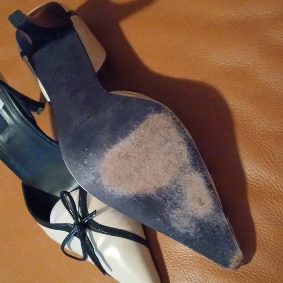 💫DKNY Women's Black and Cream Heels