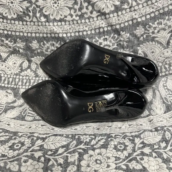 Dolce &amp; Gabbana great shape black patent leather pointed toe stiletto pumps heel