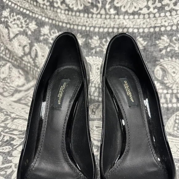 Dolce &amp; Gabbana great shape black patent leather pointed toe stiletto pumps heel