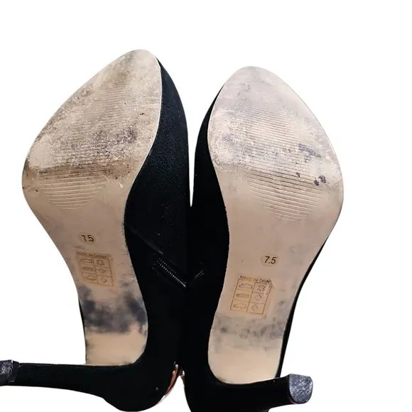Dolce Vita Size 7.5 Elegant Black High Heel Gold Plated Ankle Suede Boots Sexy
