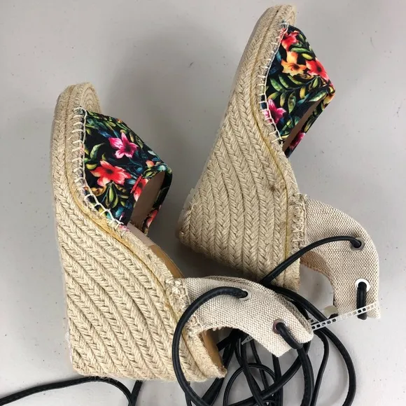 Dolce Vita Wedge Sandals Size 9M