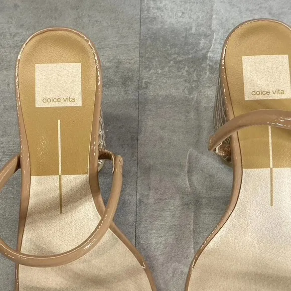 Dolce Vita Women's Cafe Croc Embossed Nancie Block-Heel Square-Toe Sandals SZ 8