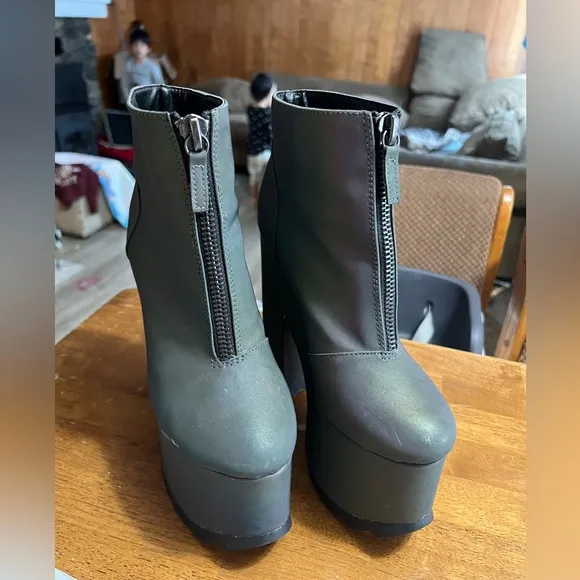 Dolls Kill Y.R.U. Nightmare Reflective Platform Heeled Boots Shoes Size US 8