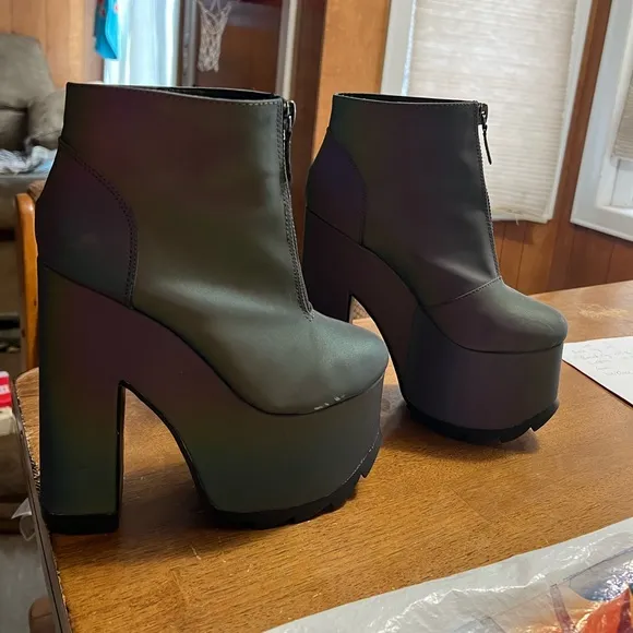 Dolls Kill Y.R.U. Nightmare Reflective Platform Heeled Boots Shoes Size US 8