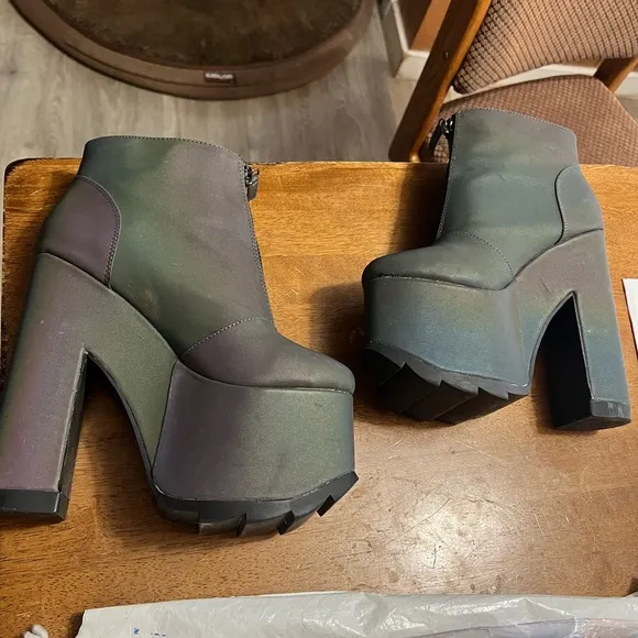 Dolls Kill Y.R.U. Nightmare Reflective Platform Heeled Boots Shoes Size US 8