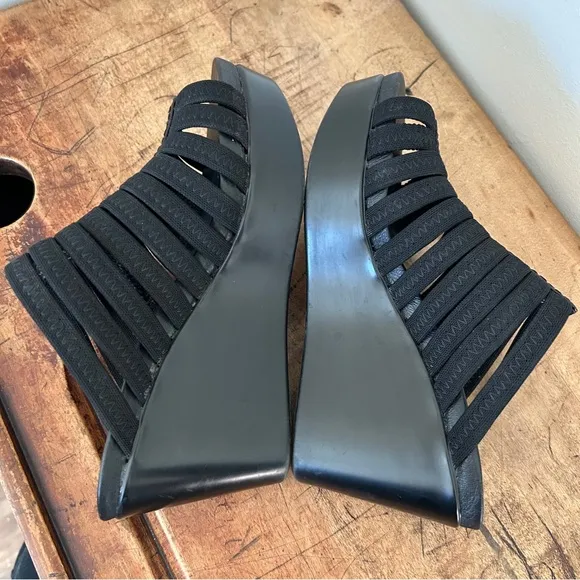 Donald J. Pliner black wedge sandals preworn women’s sz 6