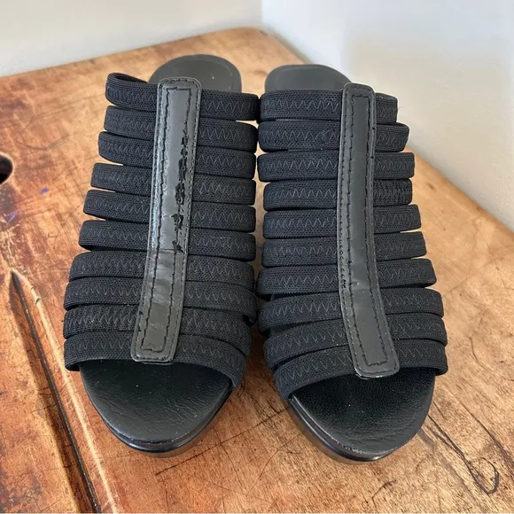 Donald J. Pliner black wedge sandals preworn women’s sz 6