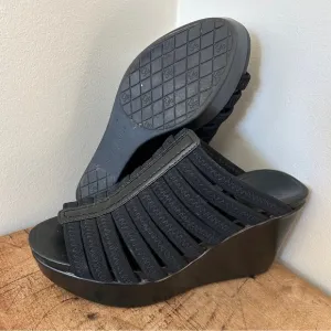 Donald J. Pliner black wedge sandals preworn women’s sz 6