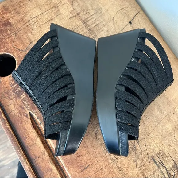 Donald J. Pliner black wedge sandals preworn women’s sz 6