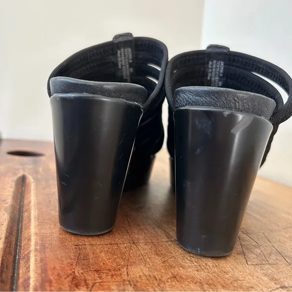 Donald J. Pliner black wedge sandals preworn women’s sz 6