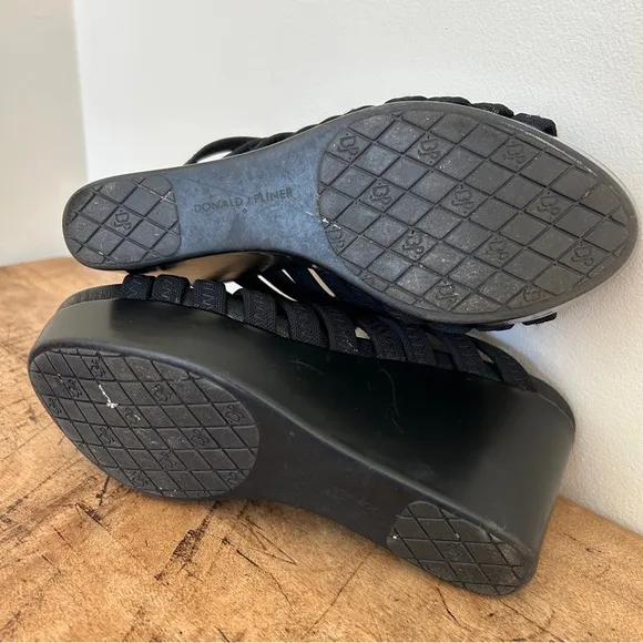 Donald J. Pliner black wedge sandals preworn women’s sz 6