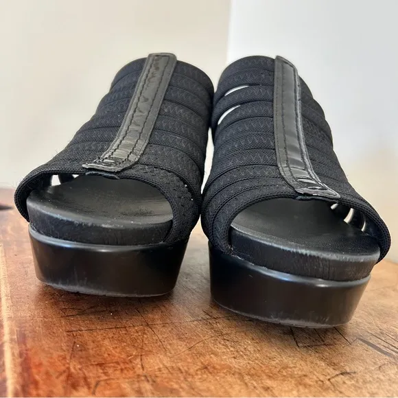Donald J. Pliner black wedge sandals preworn women’s sz 6