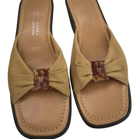 DONALD J PLINER CAMEL FABRIC STRETCH WEDGE SHOES SZ 10