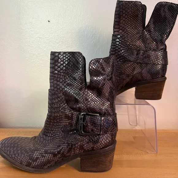 Donald J Pliner Donata Python Embossed Snake Leather Boots Side Slit Block Heel