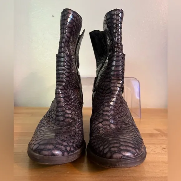 Donald J Pliner Donata Python Embossed Snake Leather Boots Side Slit Block Heel
