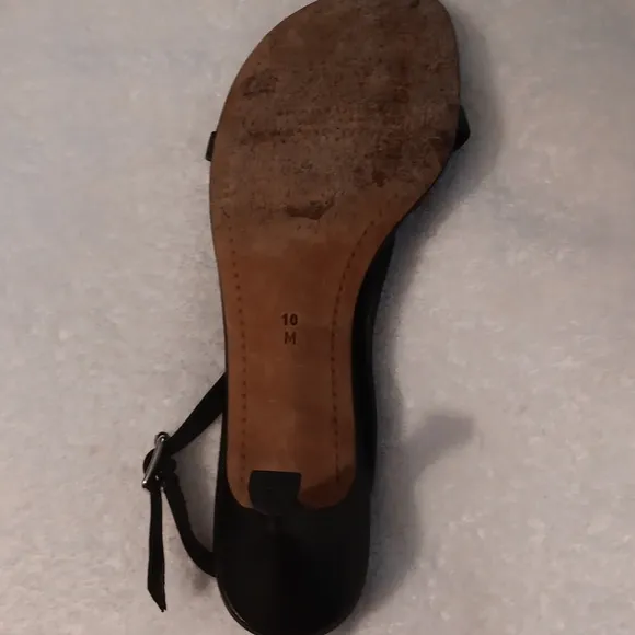 Donald J Pliner Sandals with low kitten heel (Pre-Loved)