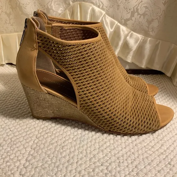 DONALD J PLINER WOMENS LEATHER WEDGE SANDALS